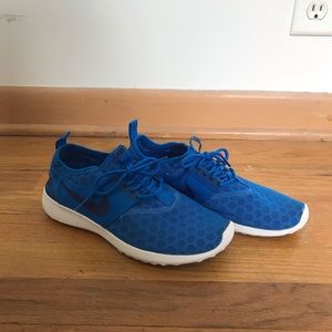 Royal blue nike running shoes